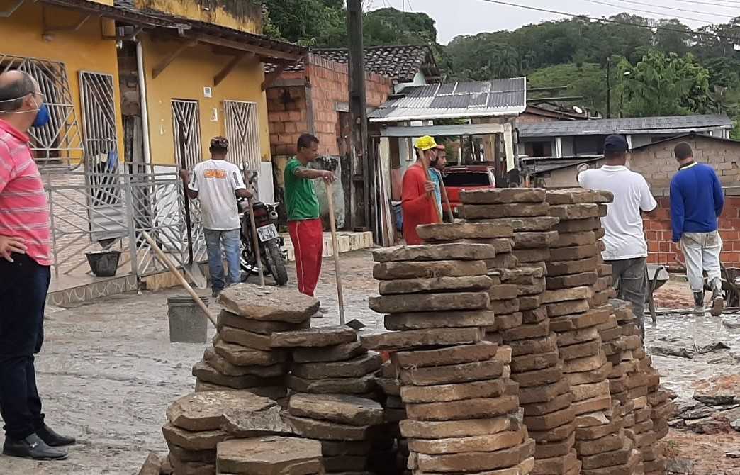 Camacã: Nova praça construída em Leoventura chama atenção dos moradores
